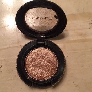 Mac eyeshadow honey lust